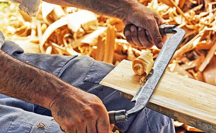 松川木業，是彰化專業木料行，專營原木建材